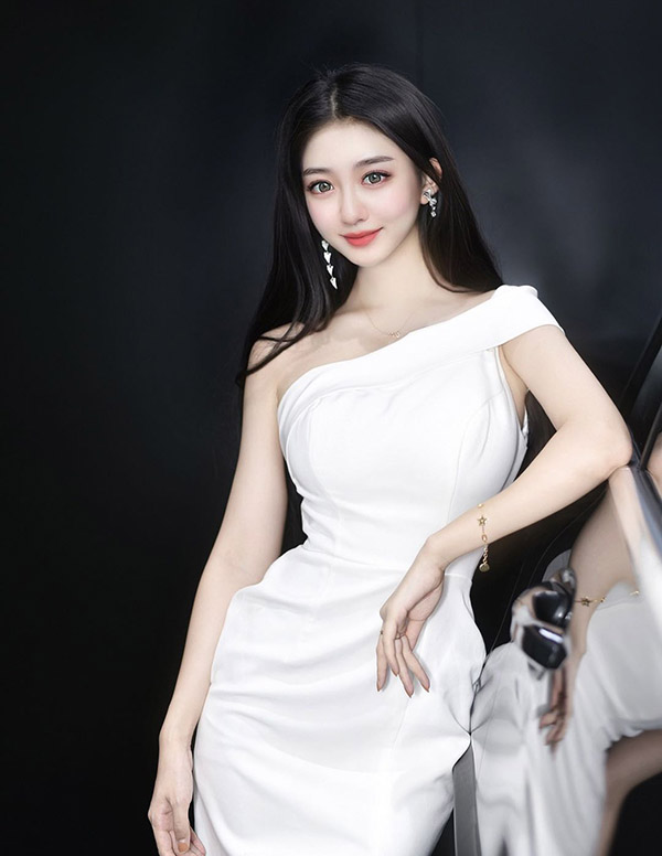 巴黎外围女大学生
